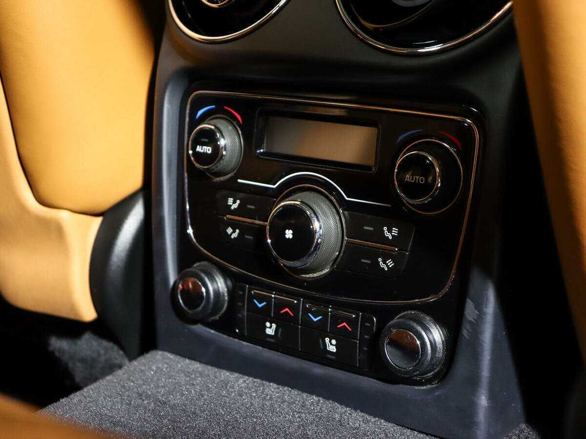 Купить Jaguar XJ с пробегом. Фото: #16