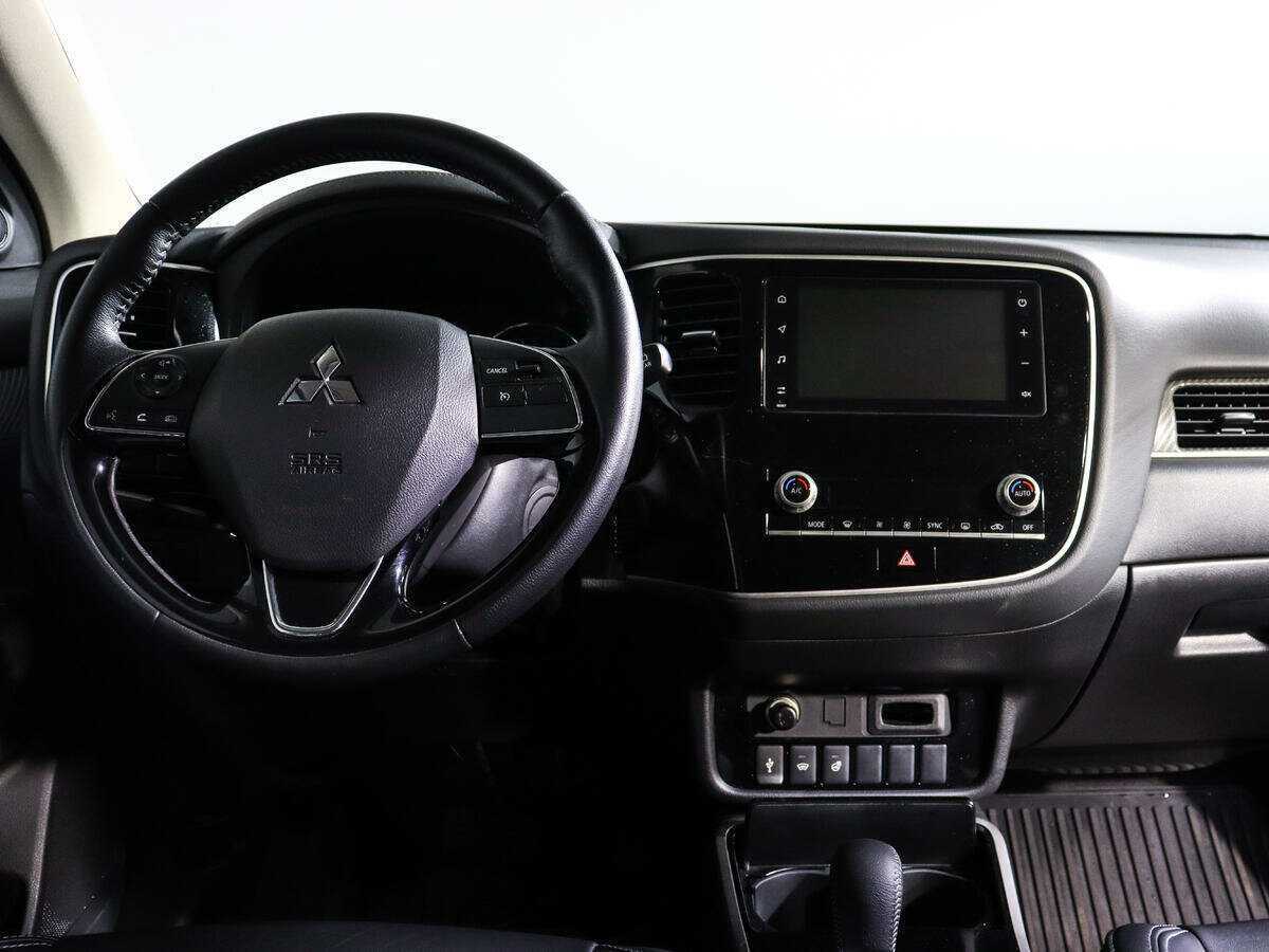 Купить Mitsubishi Outlander с пробегом. Фото: #11