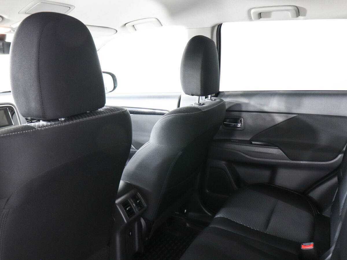 Купить Mitsubishi Outlander с пробегом. Фото: #11