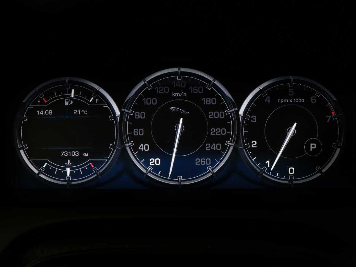 Купить Jaguar XJ с пробегом. Фото: #8