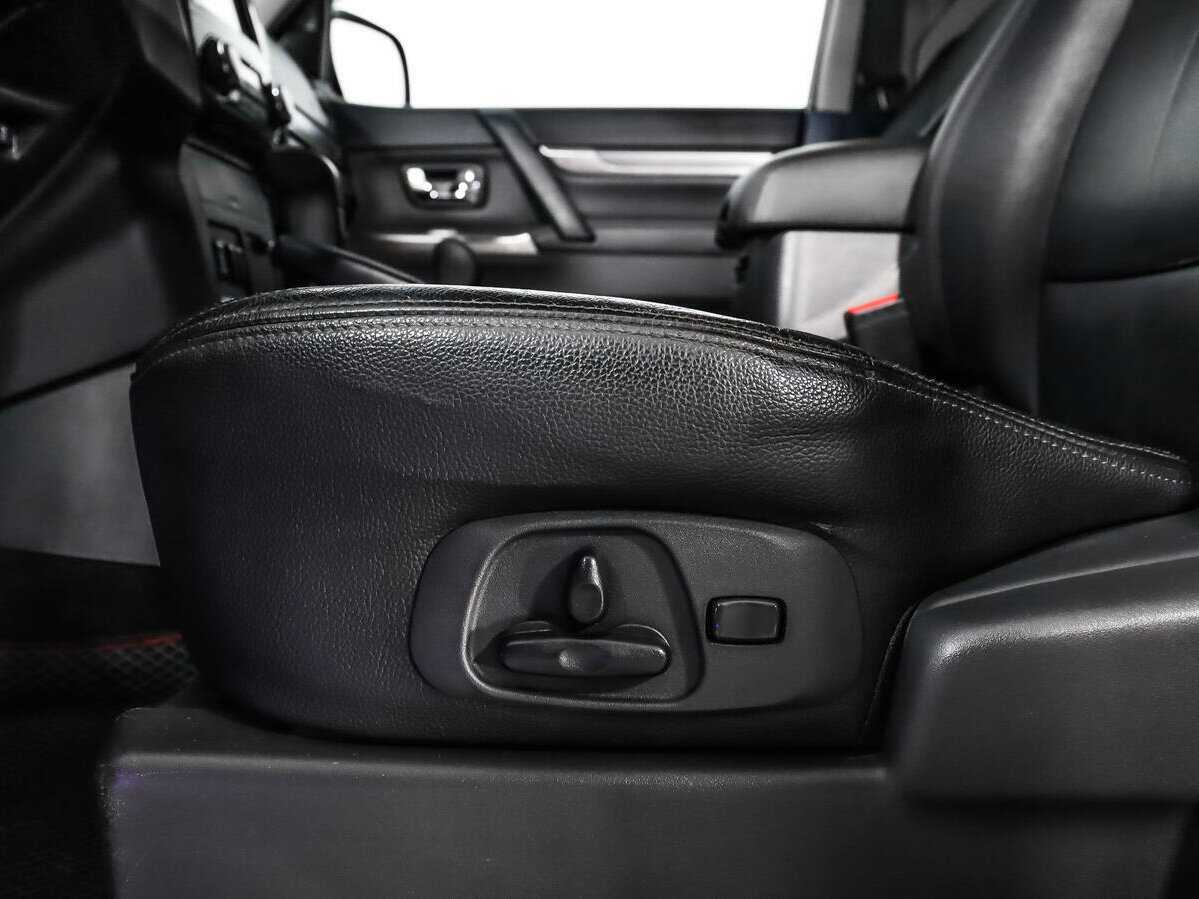 Купить Mitsubishi Pajero с пробегом. Фото: #9