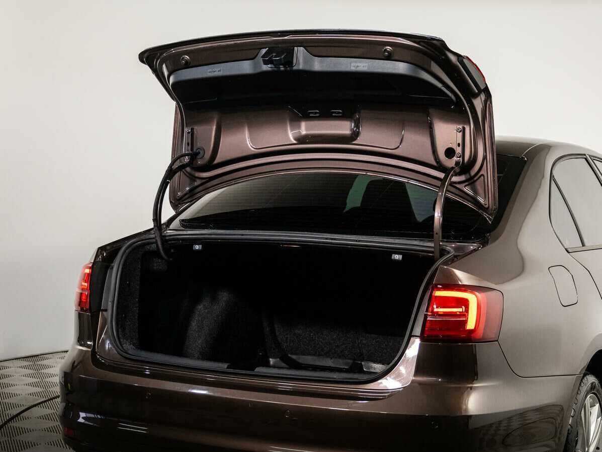 Купить Volkswagen Jetta с пробегом. Фото: #16