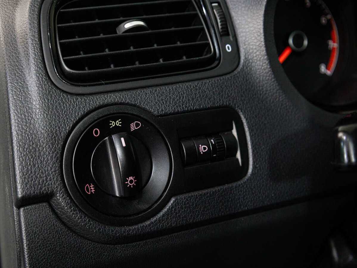 Купить Volkswagen Polo с пробегом. Фото: #13