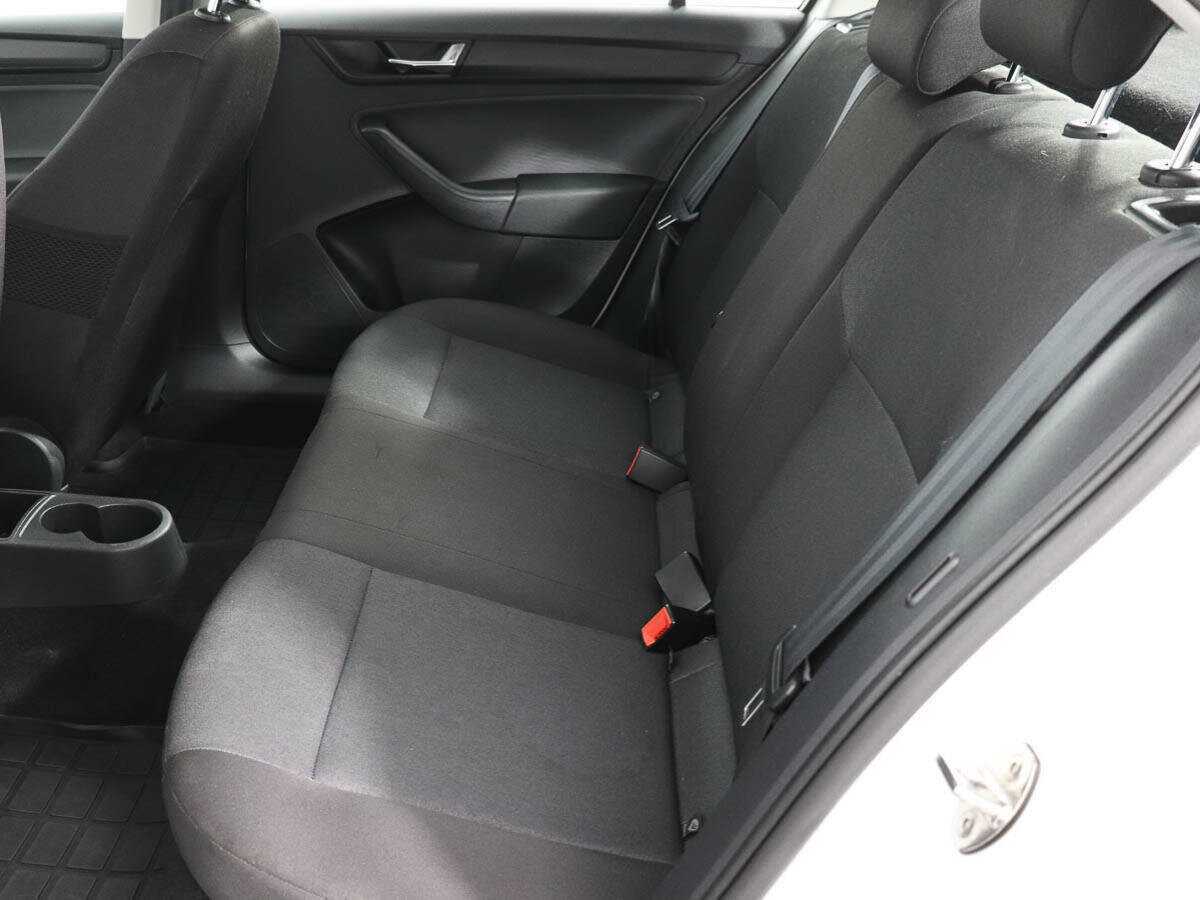 Купить Skoda Rapid с пробегом. Фото: #10