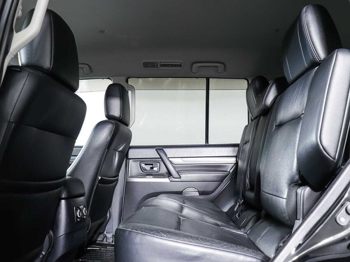 Купить Mitsubishi Pajero с пробегом. Фото: #8