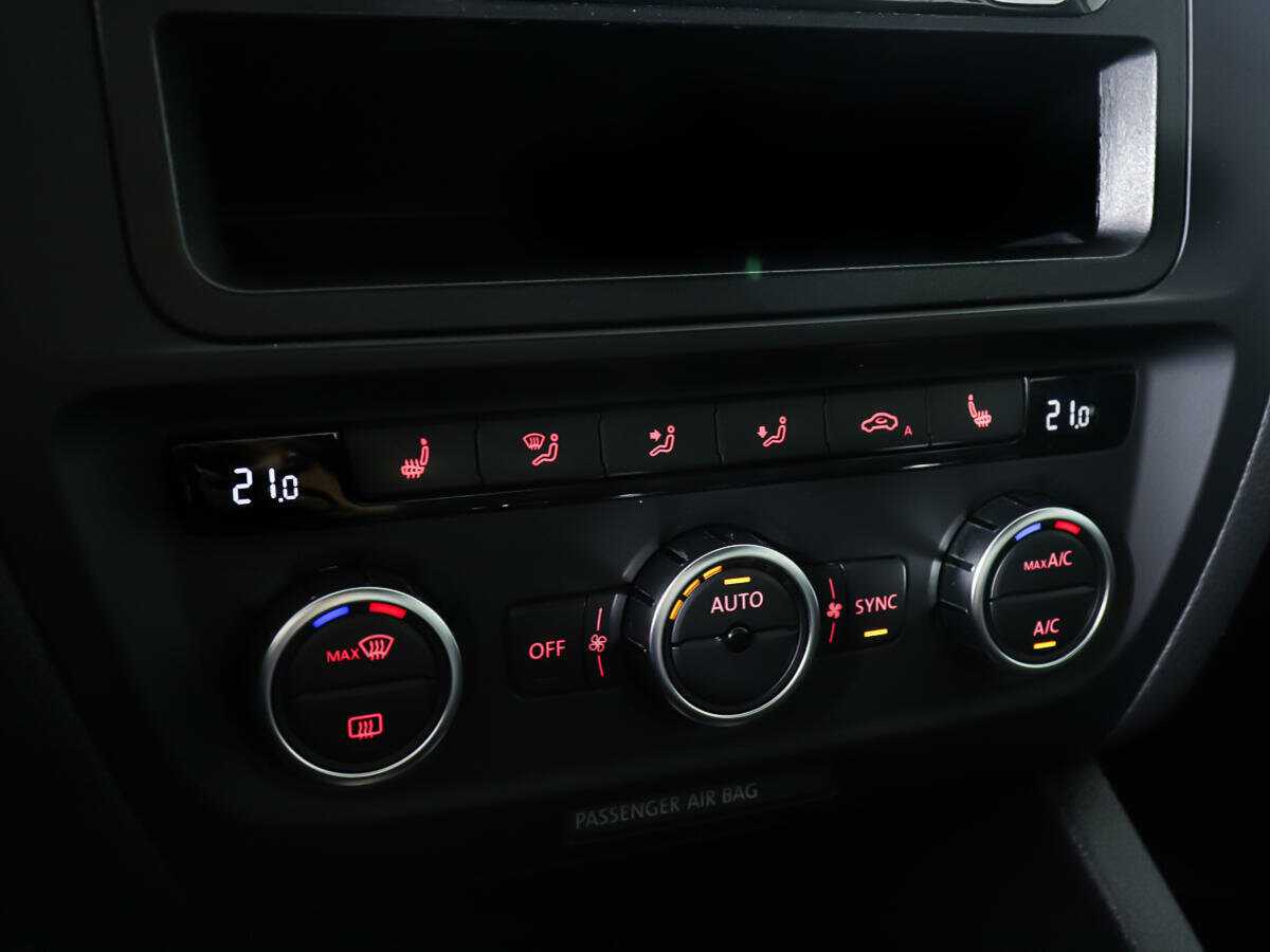 Купить Volkswagen Jetta с пробегом. Фото: #12