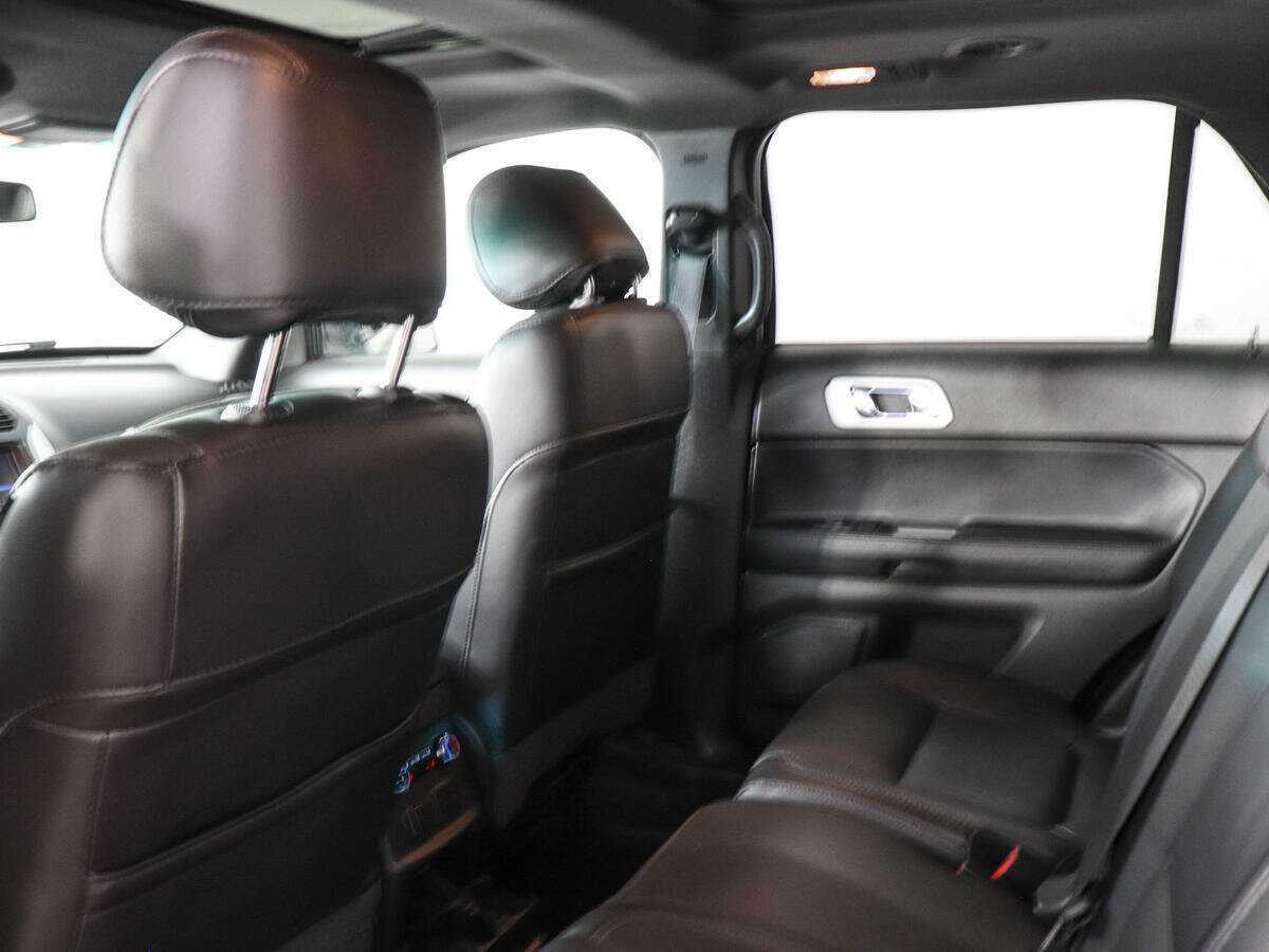 Купить Ford Explorer с пробегом. Фото: #7