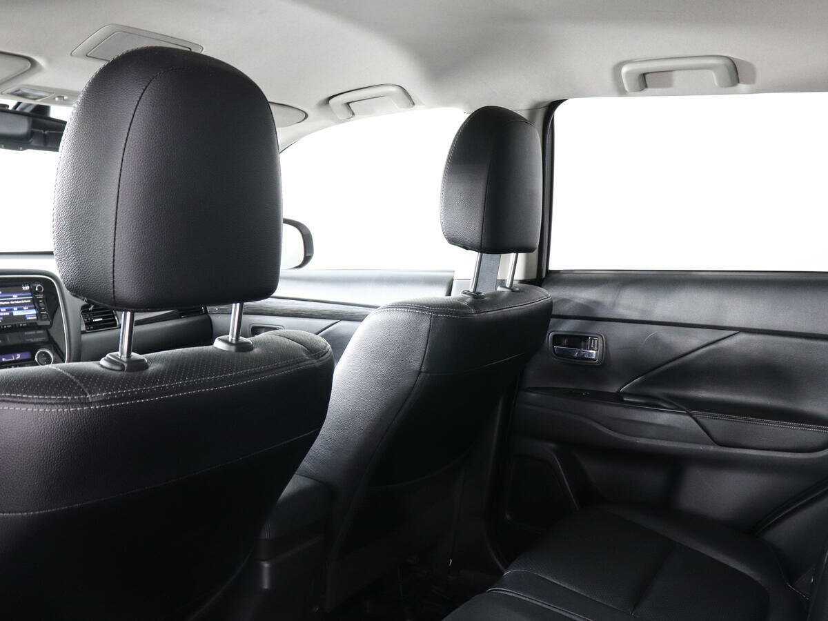 Купить Mitsubishi Outlander с пробегом. Фото: #11