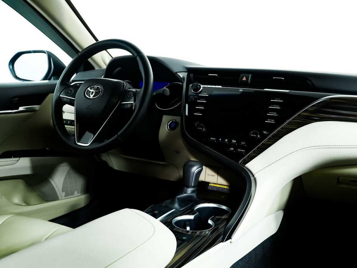 Купить Toyota Camry с пробегом. Фото: #8
