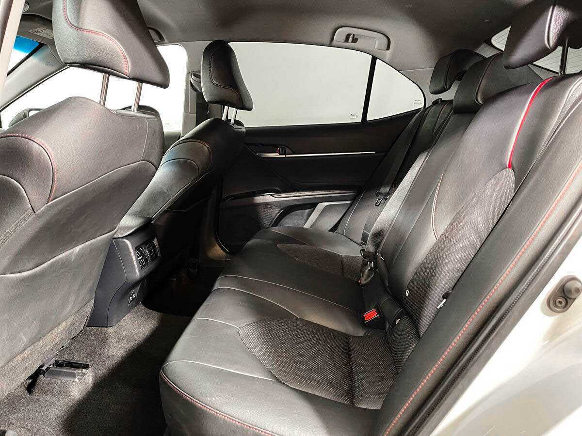 Купить Toyota Camry с пробегом. Фото: #9