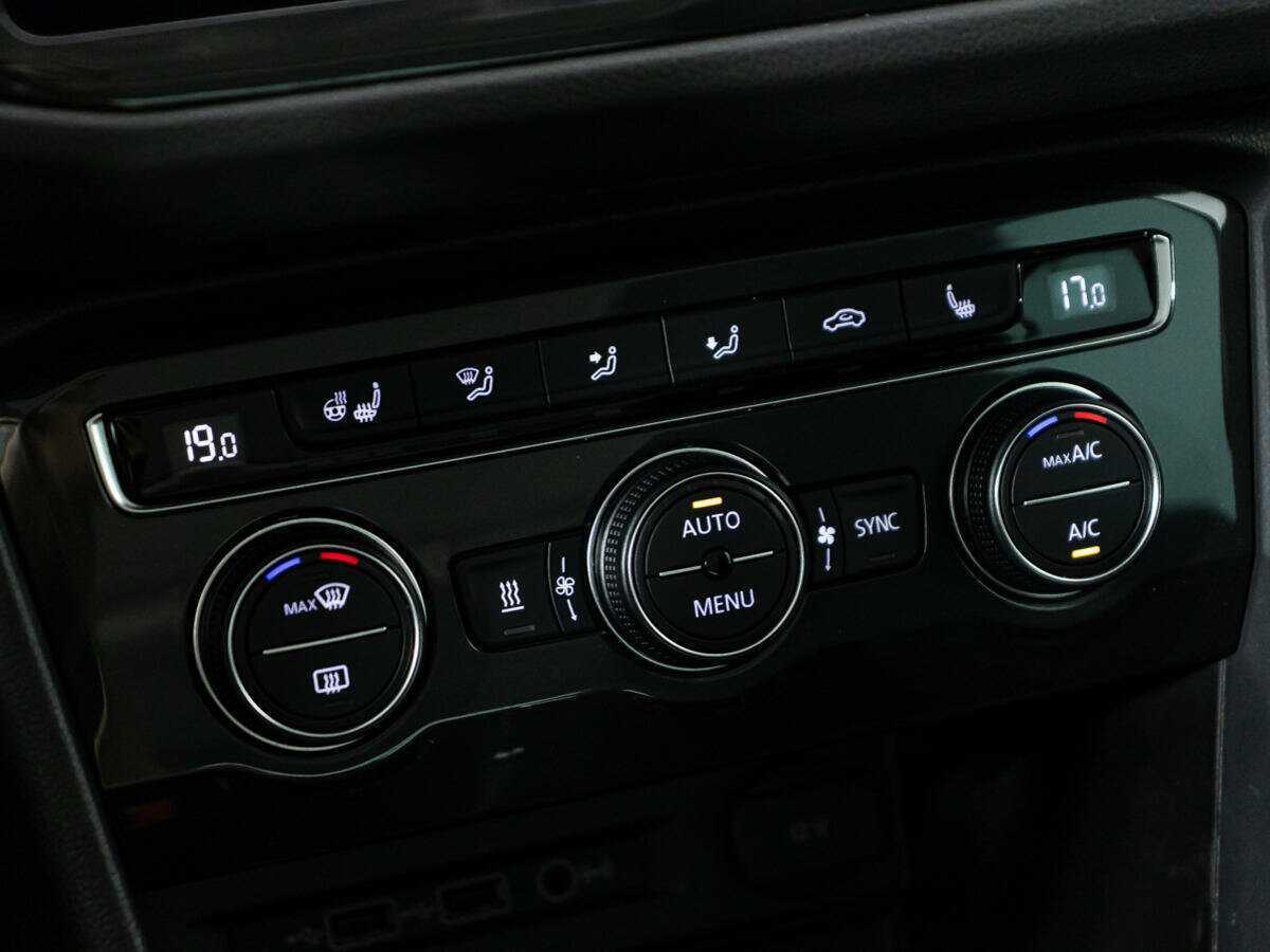 Купить Volkswagen Tiguan с пробегом. Фото: #19