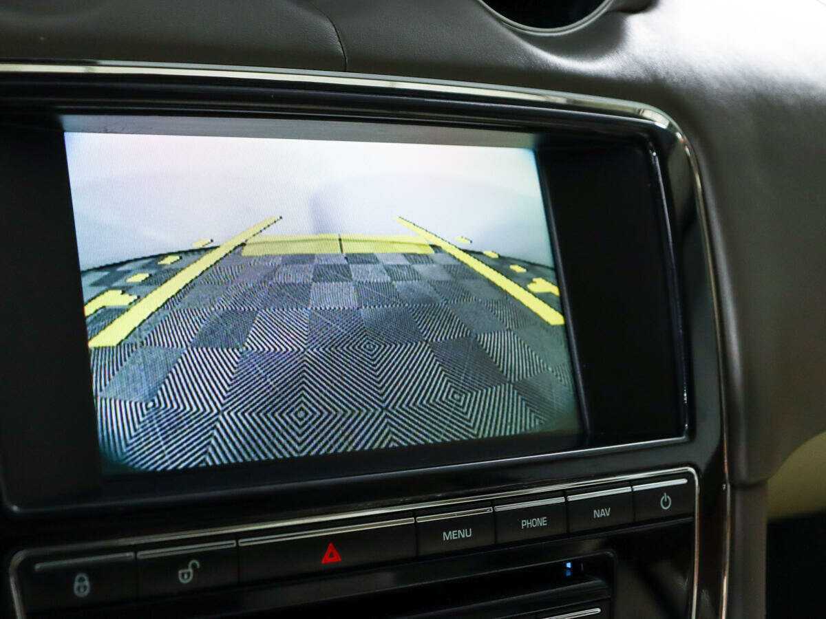 Купить Jaguar XJ с пробегом. Фото: #23