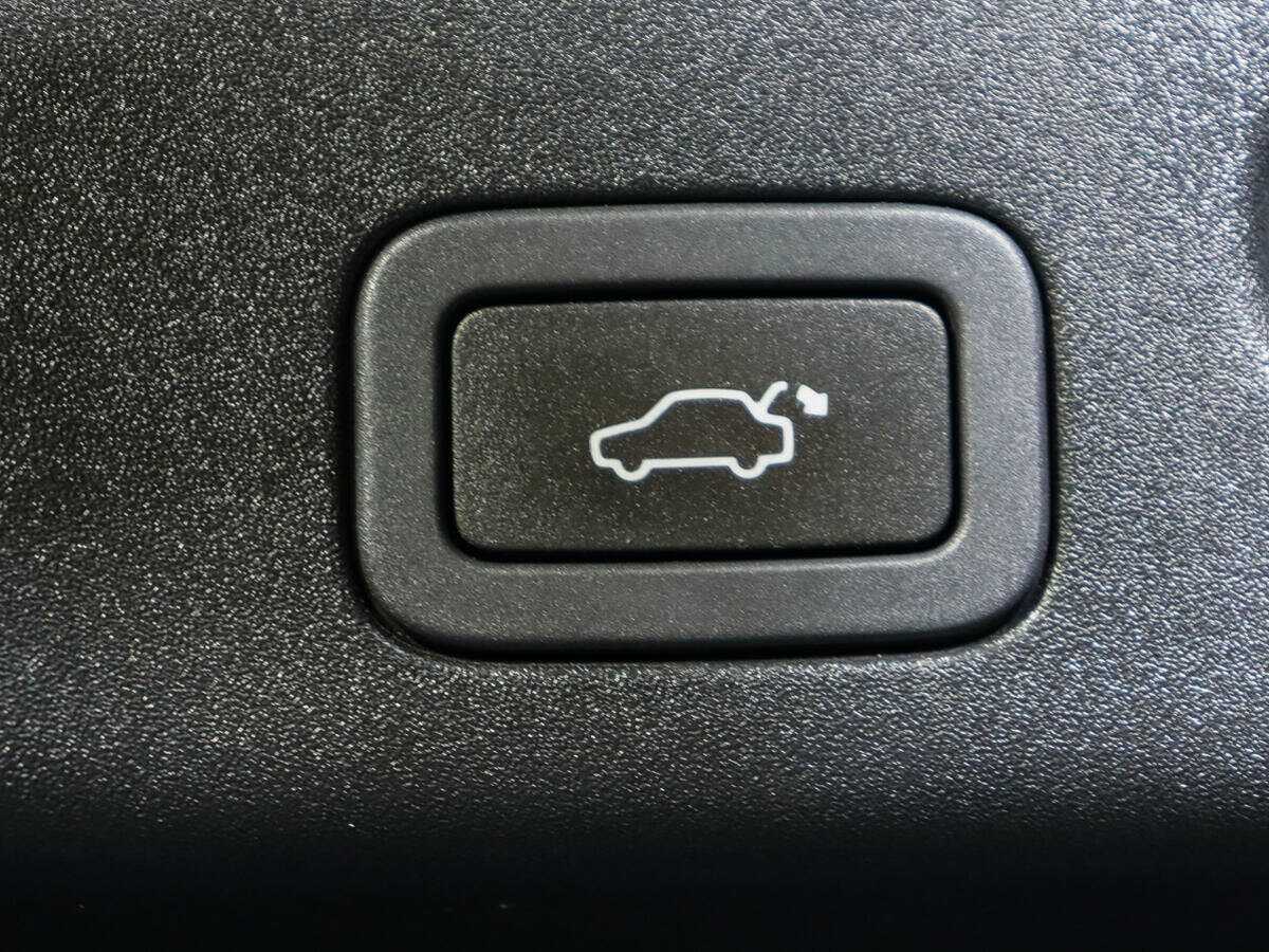 Купить Jaguar XJ с пробегом. Фото: #26