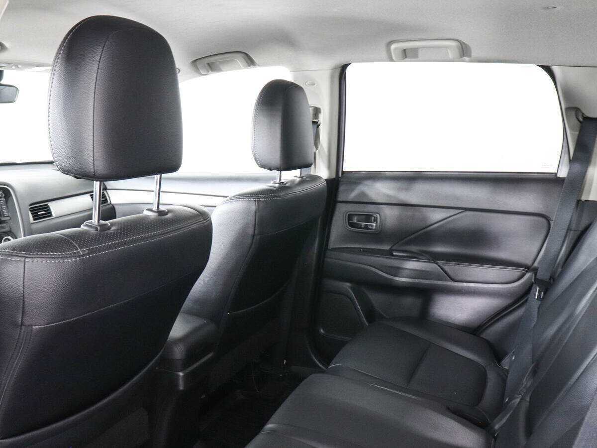 Купить Mitsubishi Outlander с пробегом. Фото: #11
