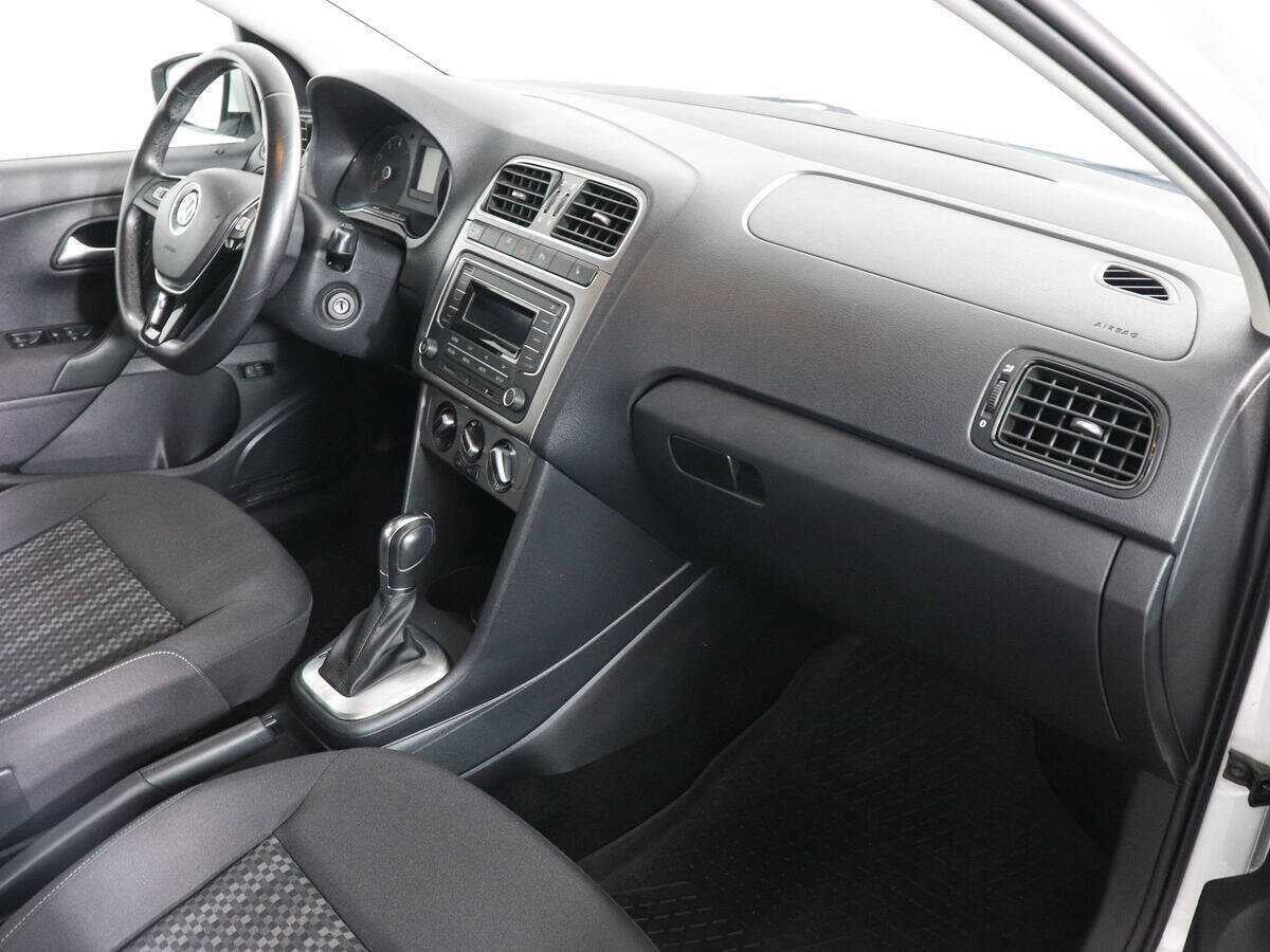 Купить Volkswagen Polo с пробегом. Фото: #9