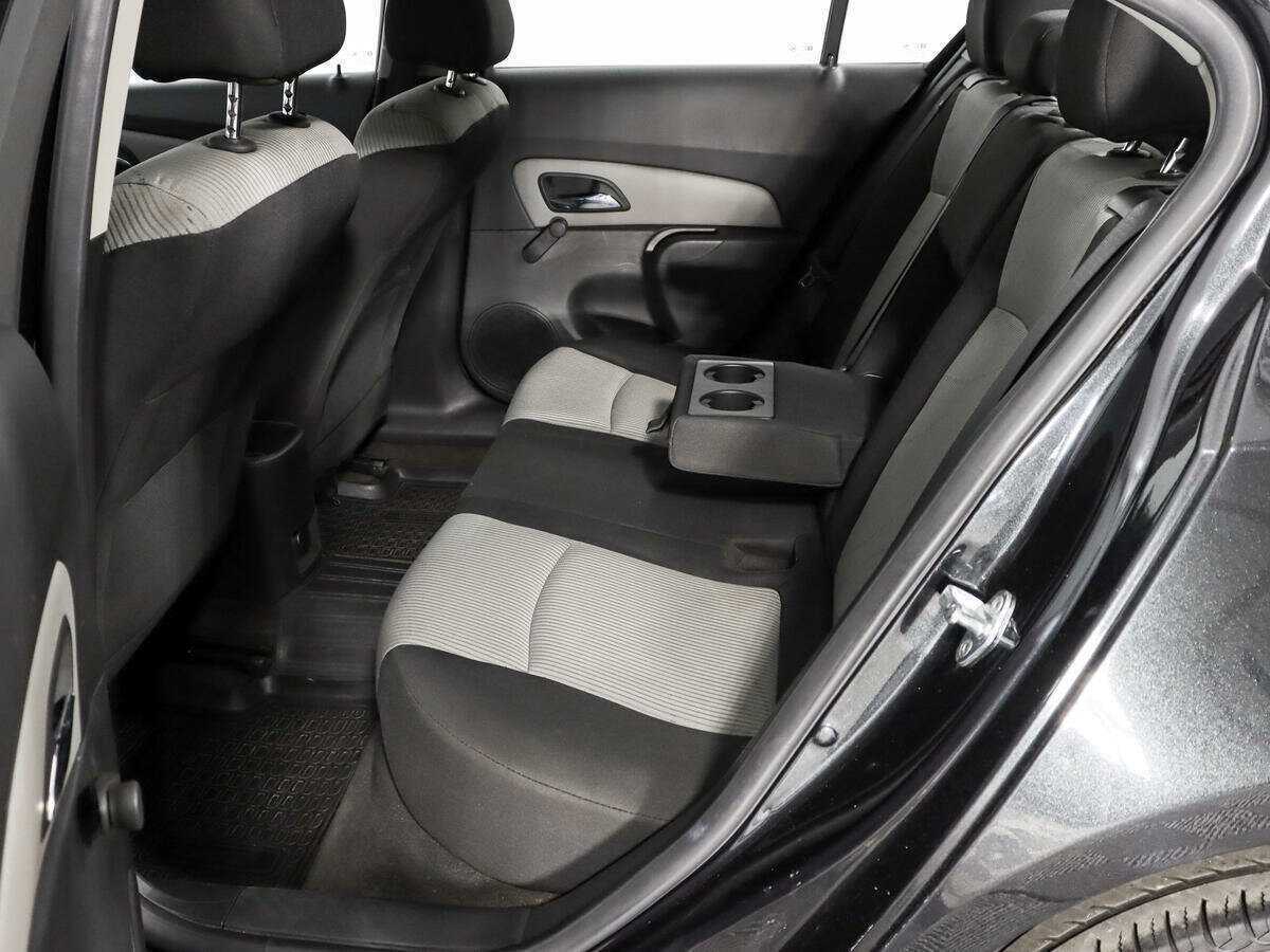 Купить Chevrolet Cruze с пробегом. Фото: #9