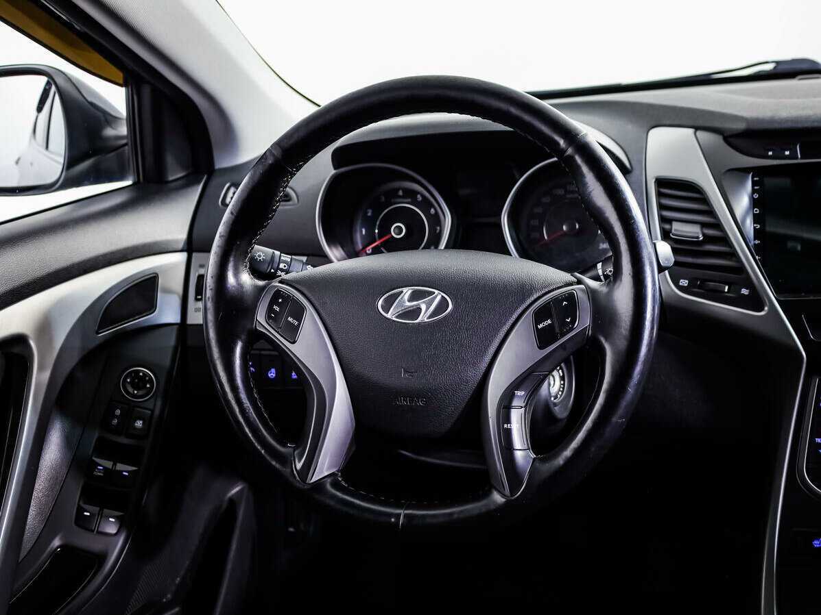 Купить Hyundai Elantra с пробегом. Фото: #9