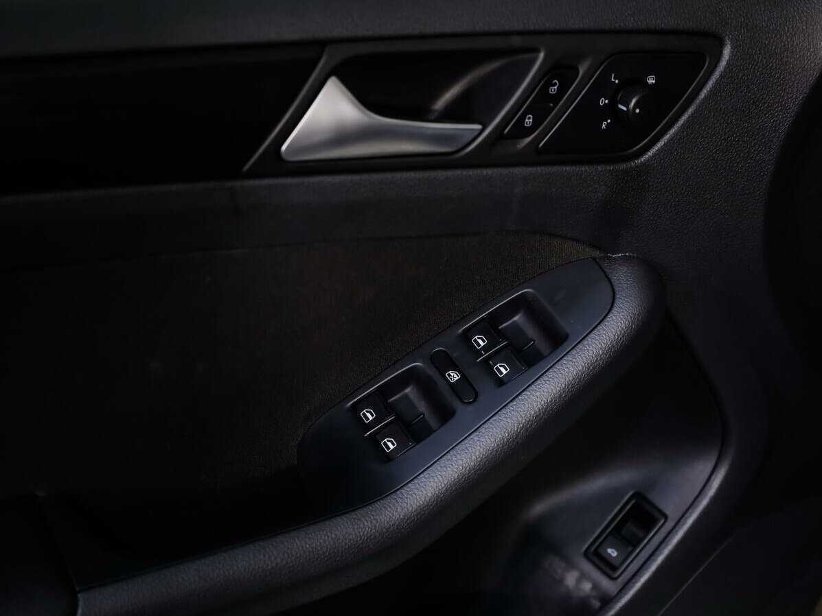 Купить Volkswagen Jetta с пробегом. Фото: #13