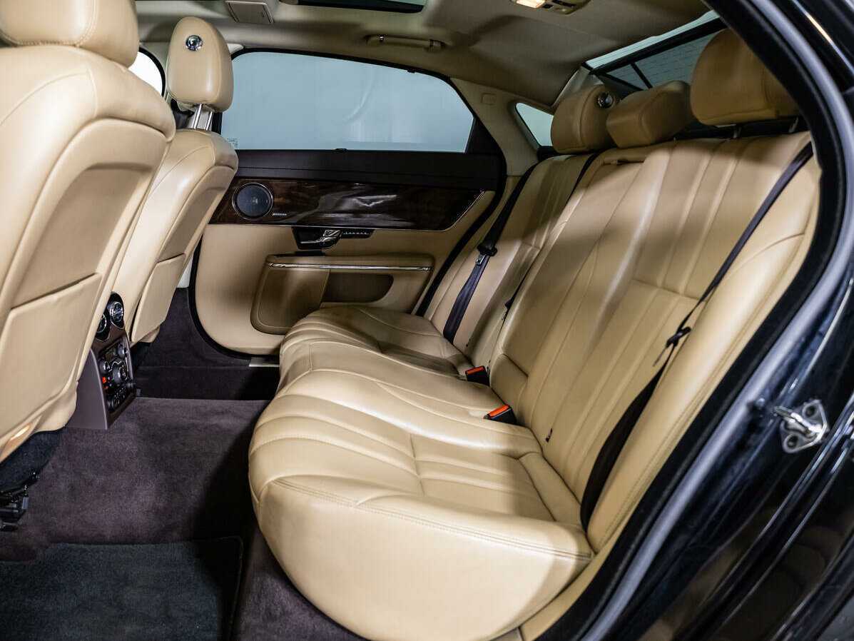 Купить Jaguar XJ с пробегом. Фото: #9