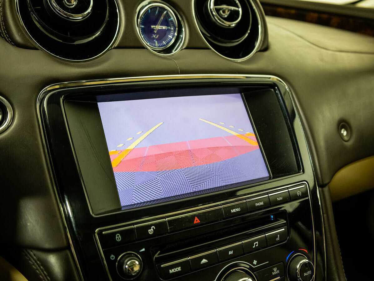 Купить Jaguar XJ с пробегом. Фото: #16