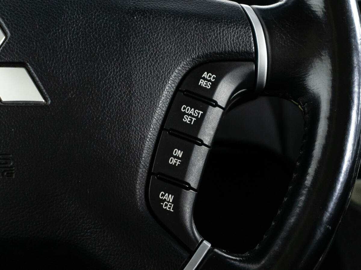 Купить Mitsubishi Pajero с пробегом. Фото: #19