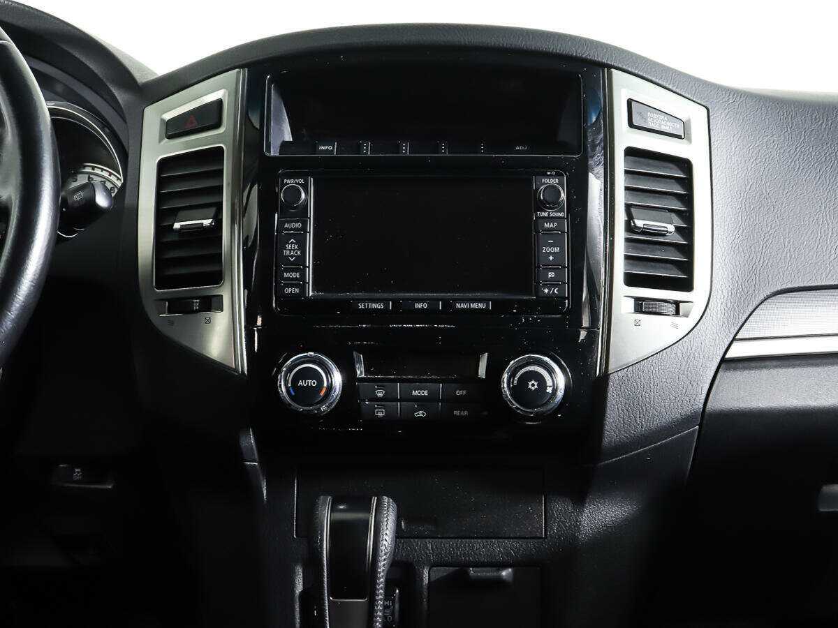 Купить Mitsubishi Pajero с пробегом. Фото: #9