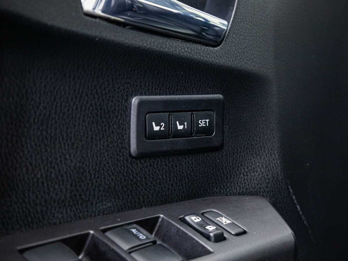 Купить Toyota RAV4 с пробегом. Фото: #13