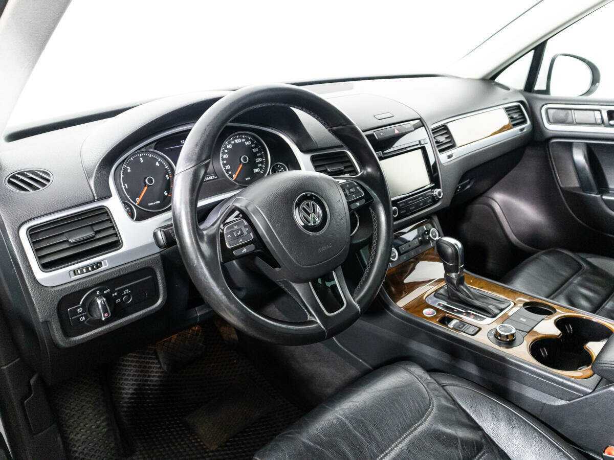 Купить Volkswagen Touareg с пробегом. Фото: #10