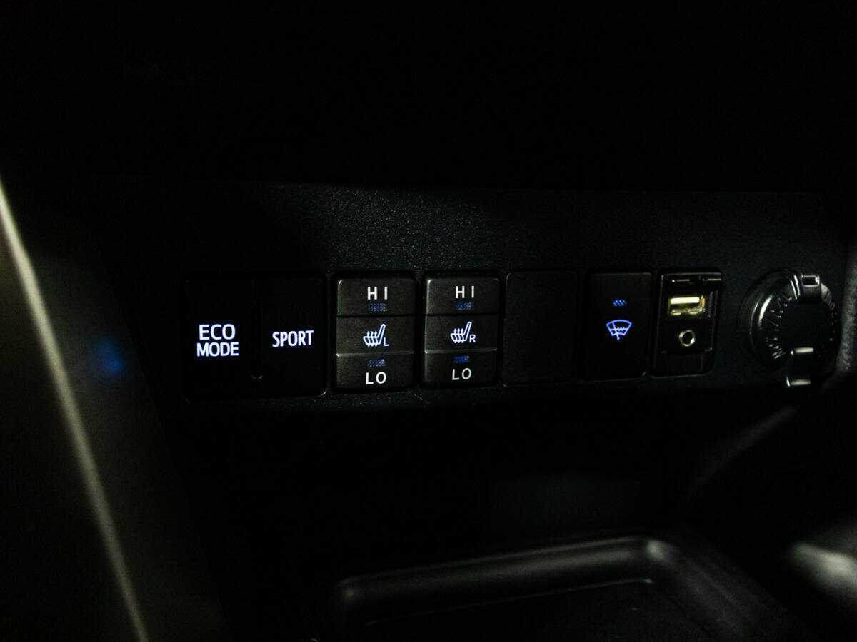 Купить Toyota RAV4 с пробегом. Фото: #19