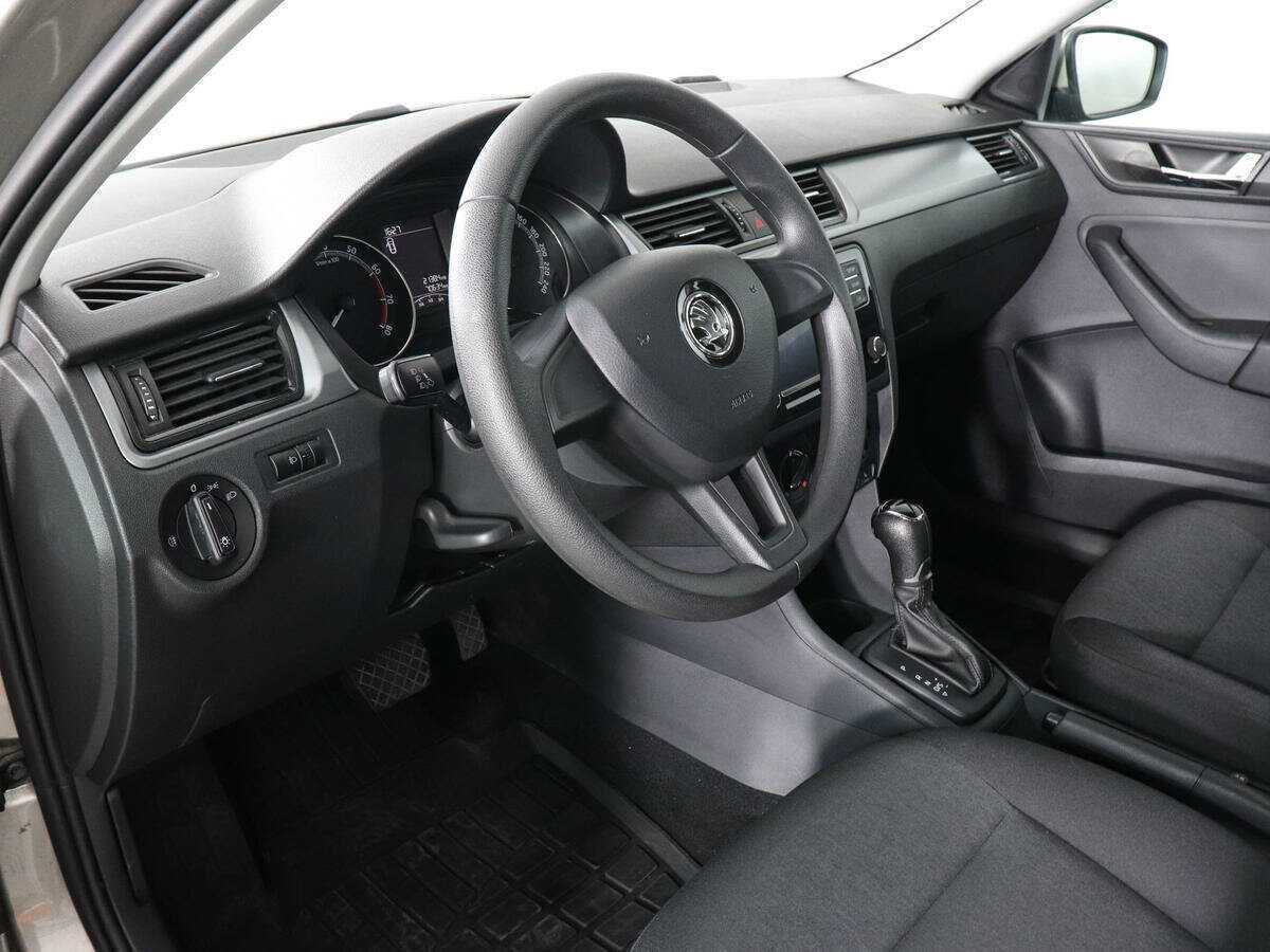 Купить Skoda Rapid с пробегом. Фото: #8
