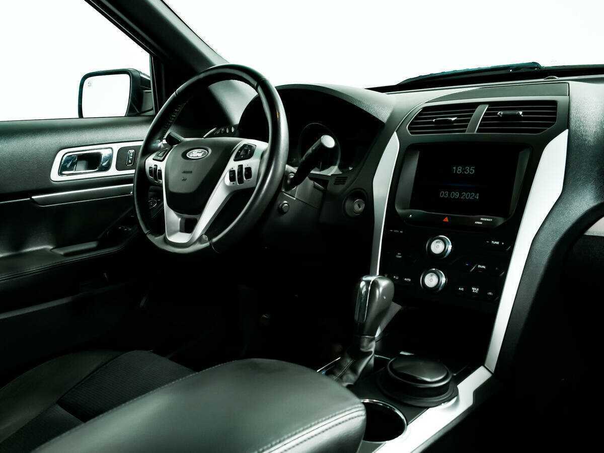 Купить Ford Explorer с пробегом. Фото: #8