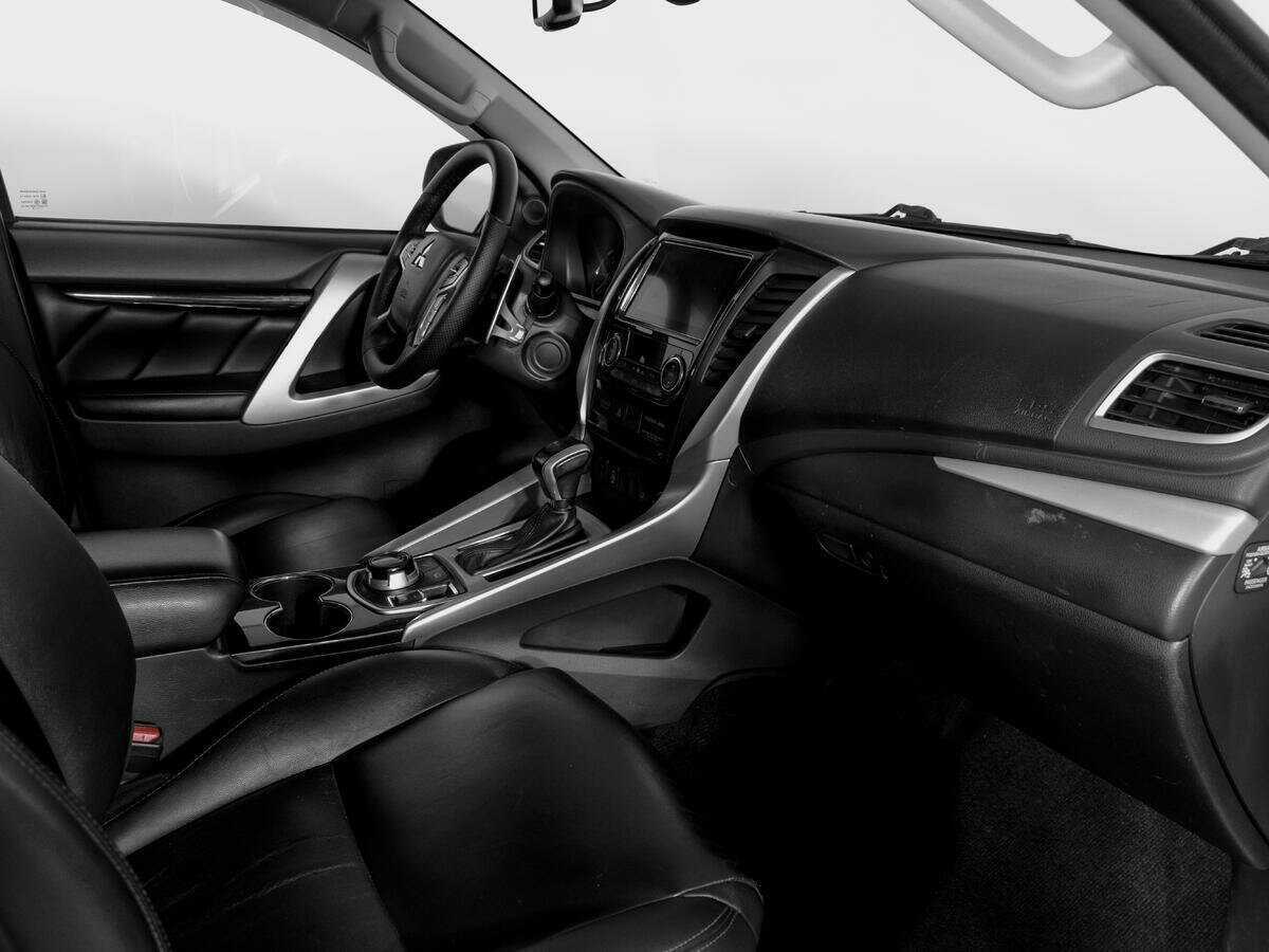 Купить Mitsubishi Pajero Sport с пробегом. Фото: #8