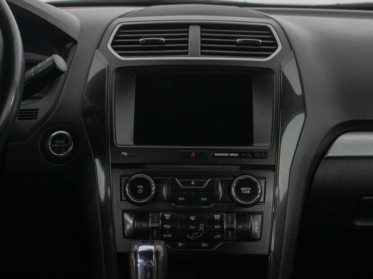 Купить Ford Explorer с пробегом. Фото: #17