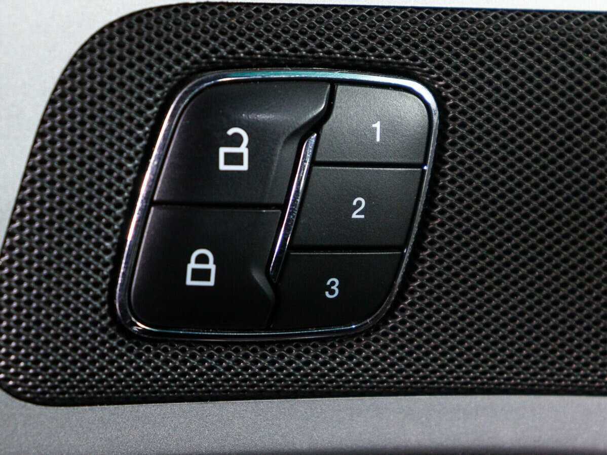 Купить Ford Explorer с пробегом. Фото: #17