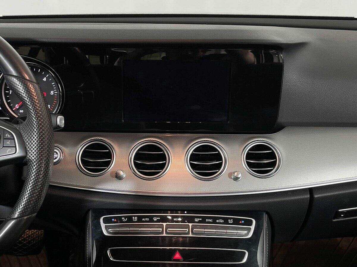 Купить Mercedes-Benz E-Класс с пробегом. Фото: #10