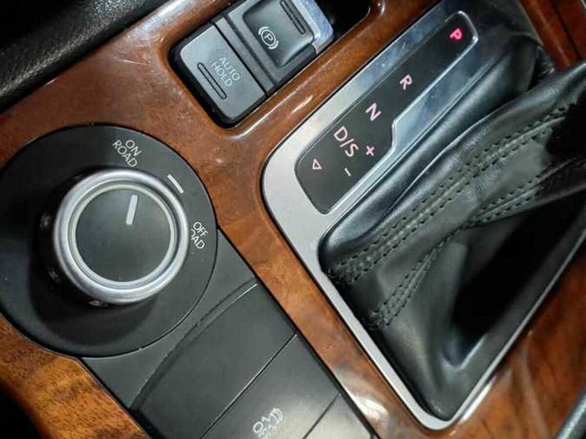 Купить Volkswagen Touareg с пробегом. Фото: #15