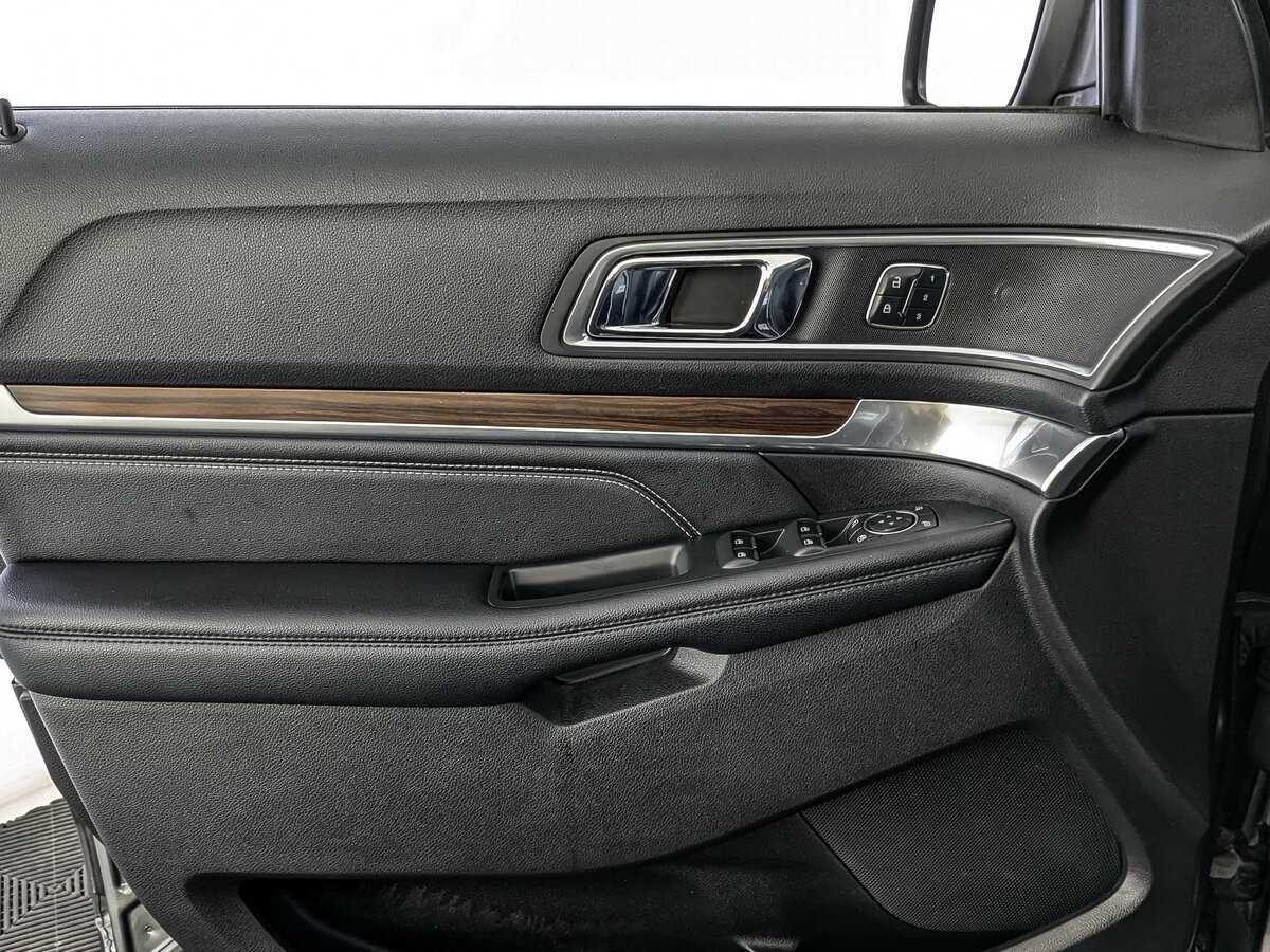 Купить Ford Explorer с пробегом. Фото: #13