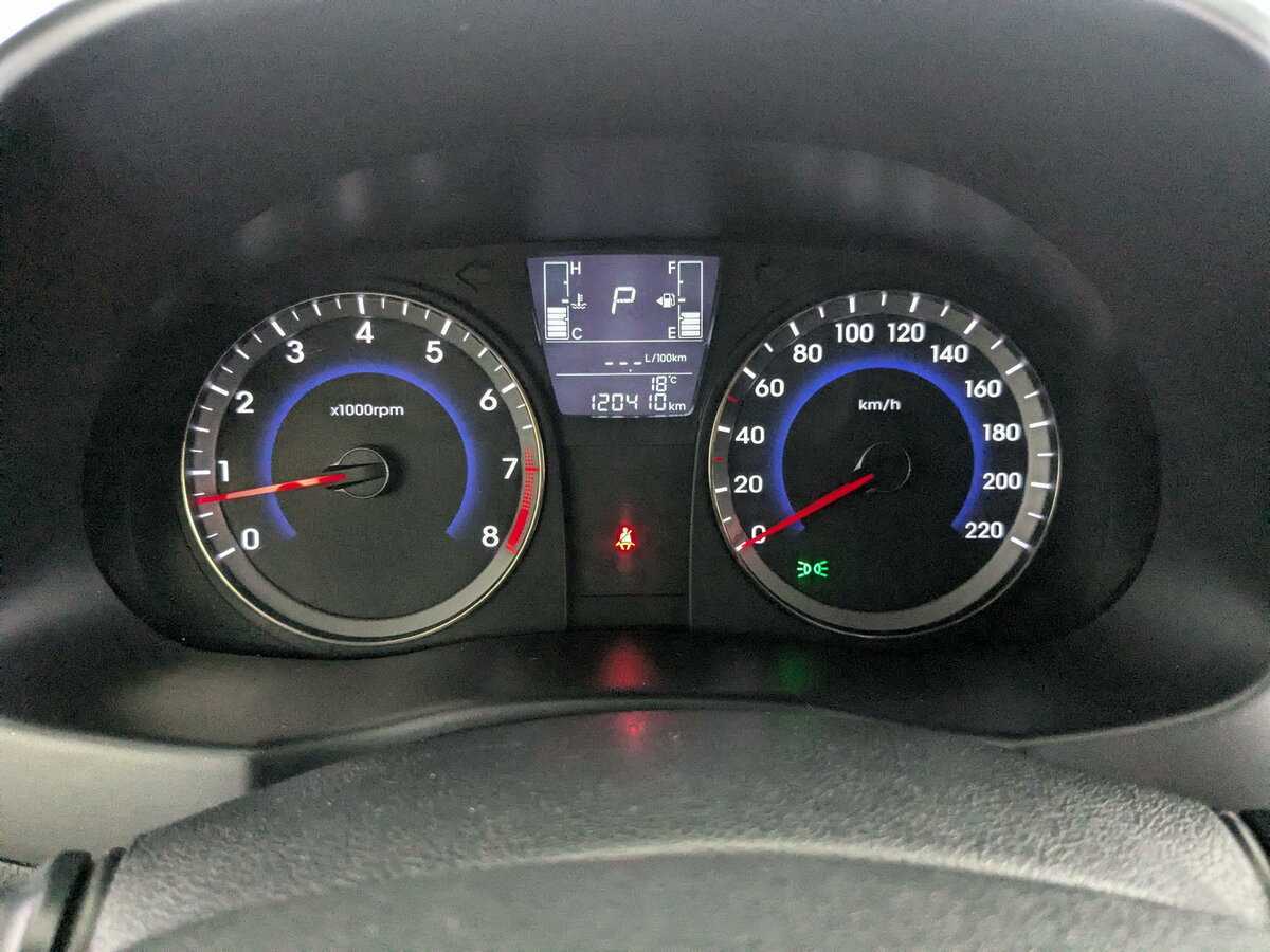 Купить Hyundai Solaris с пробегом. Фото: #10