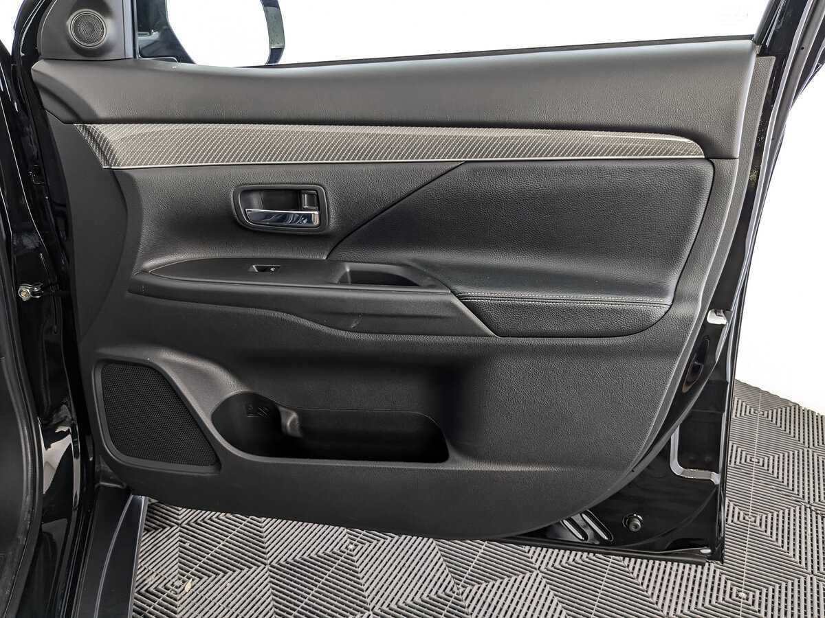 Купить Mitsubishi Outlander с пробегом. Фото: #20