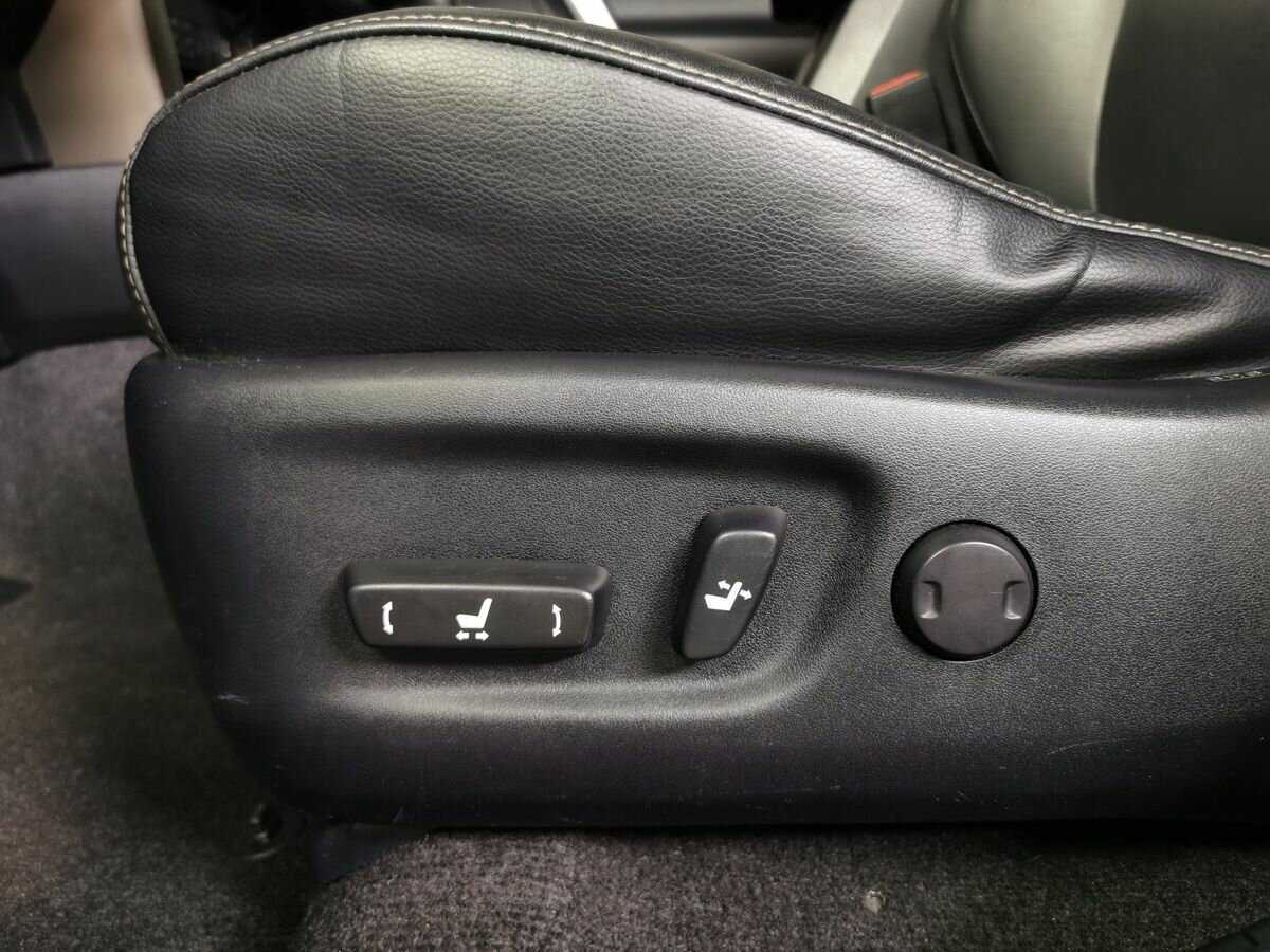 Купить Toyota RAV4 с пробегом. Фото: #17