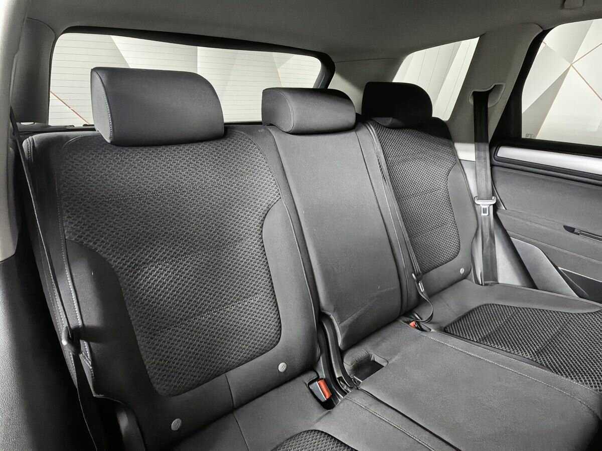 Купить Volkswagen Touareg с пробегом. Фото: #11