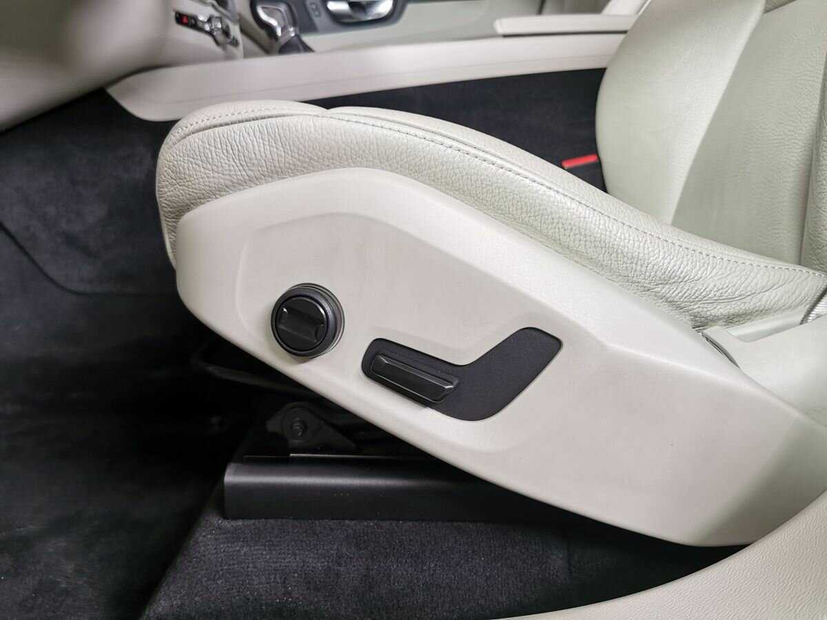 Купить Volvo XC60 с пробегом. Фото: #16