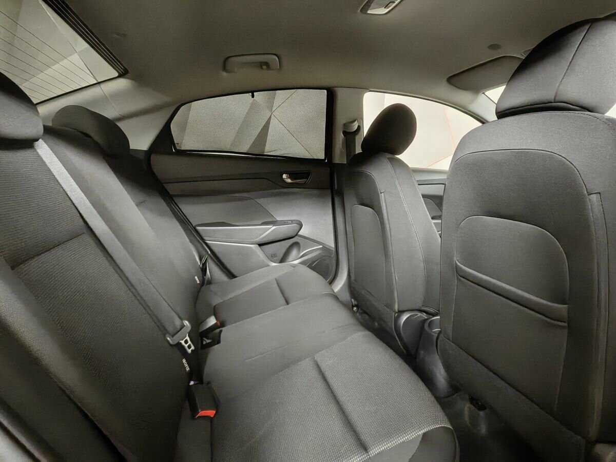 Купить Hyundai Solaris с пробегом. Фото: #11