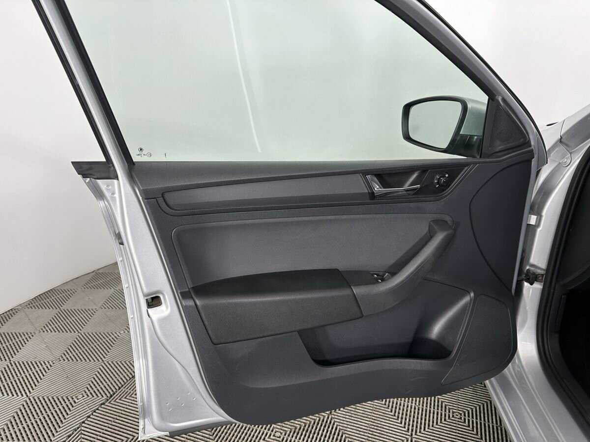 Купить Skoda Rapid с пробегом. Фото: #7