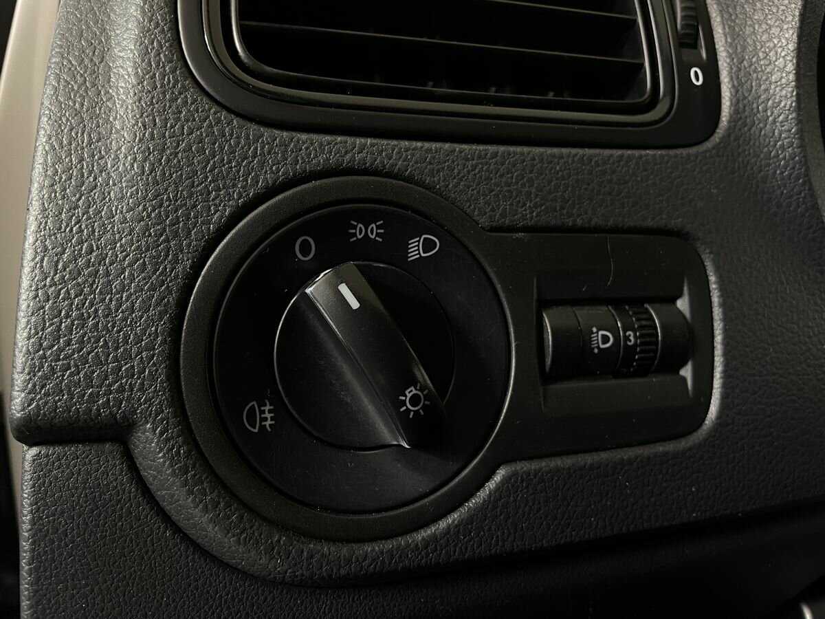 Купить Volkswagen Polo с пробегом. Фото: #8