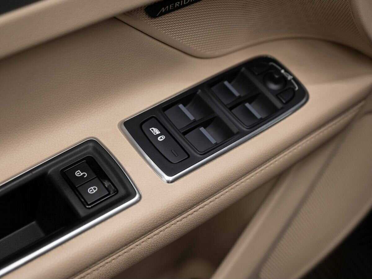 Купить Jaguar XF с пробегом. Фото: #19