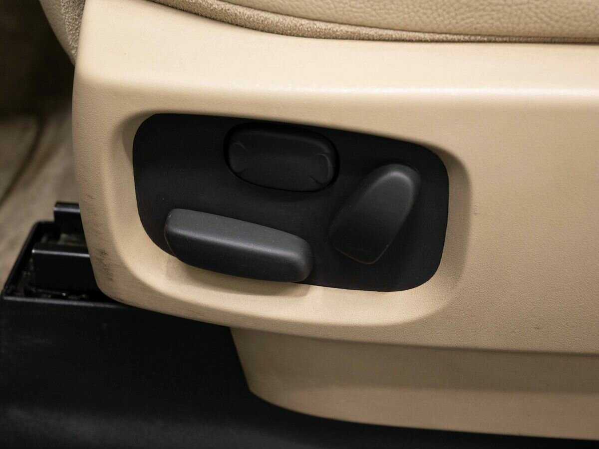 Купить Land Rover Discovery с пробегом. Фото: #23