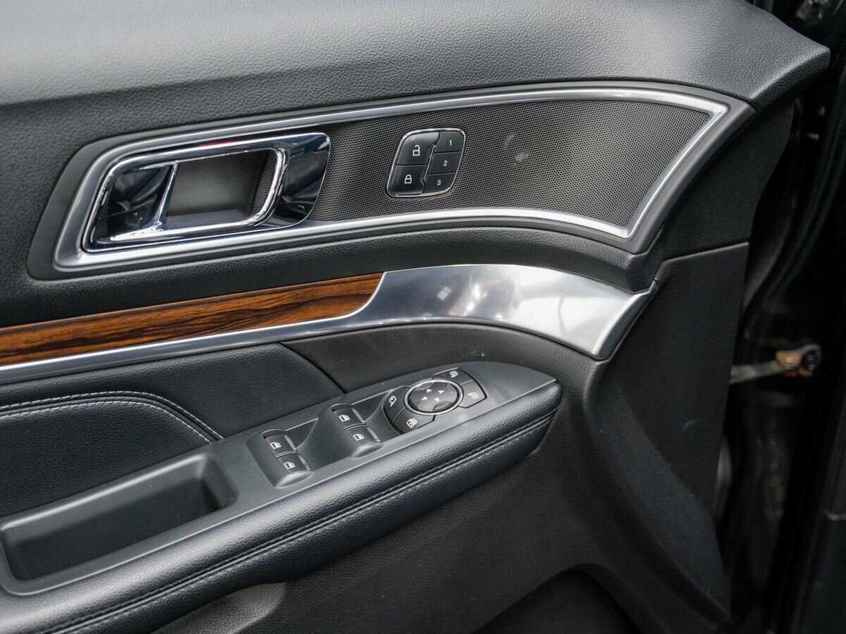 Купить Ford Explorer с пробегом. Фото: #17