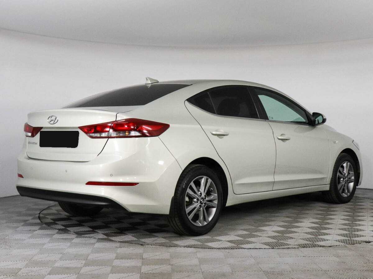 Купить Hyundai Elantra с пробегом. Фото: #4