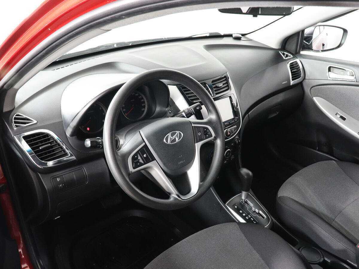 Купить Hyundai Solaris с пробегом. Фото: #4